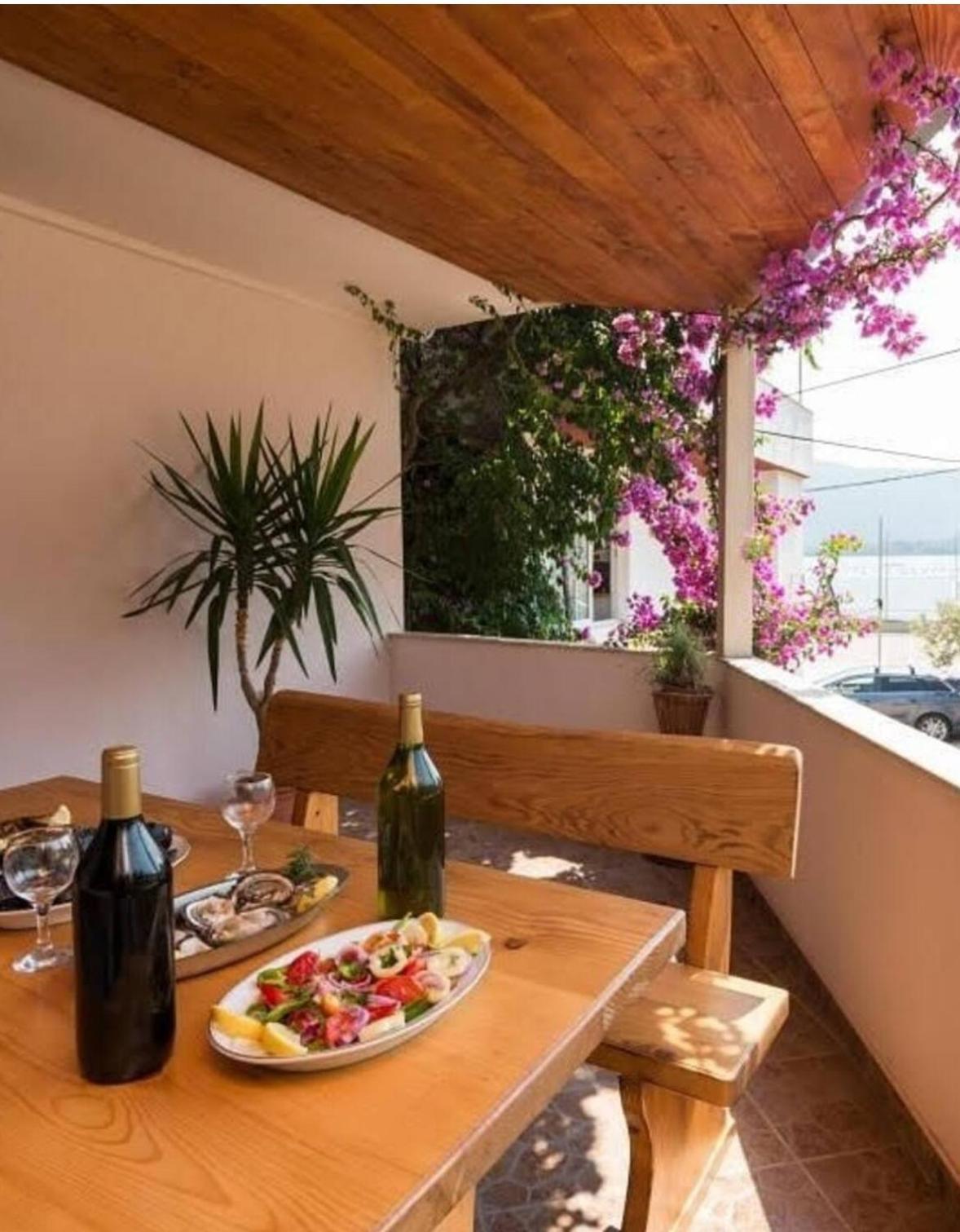 Bougainvillea--Apartment By The Sea Ston Exterior foto